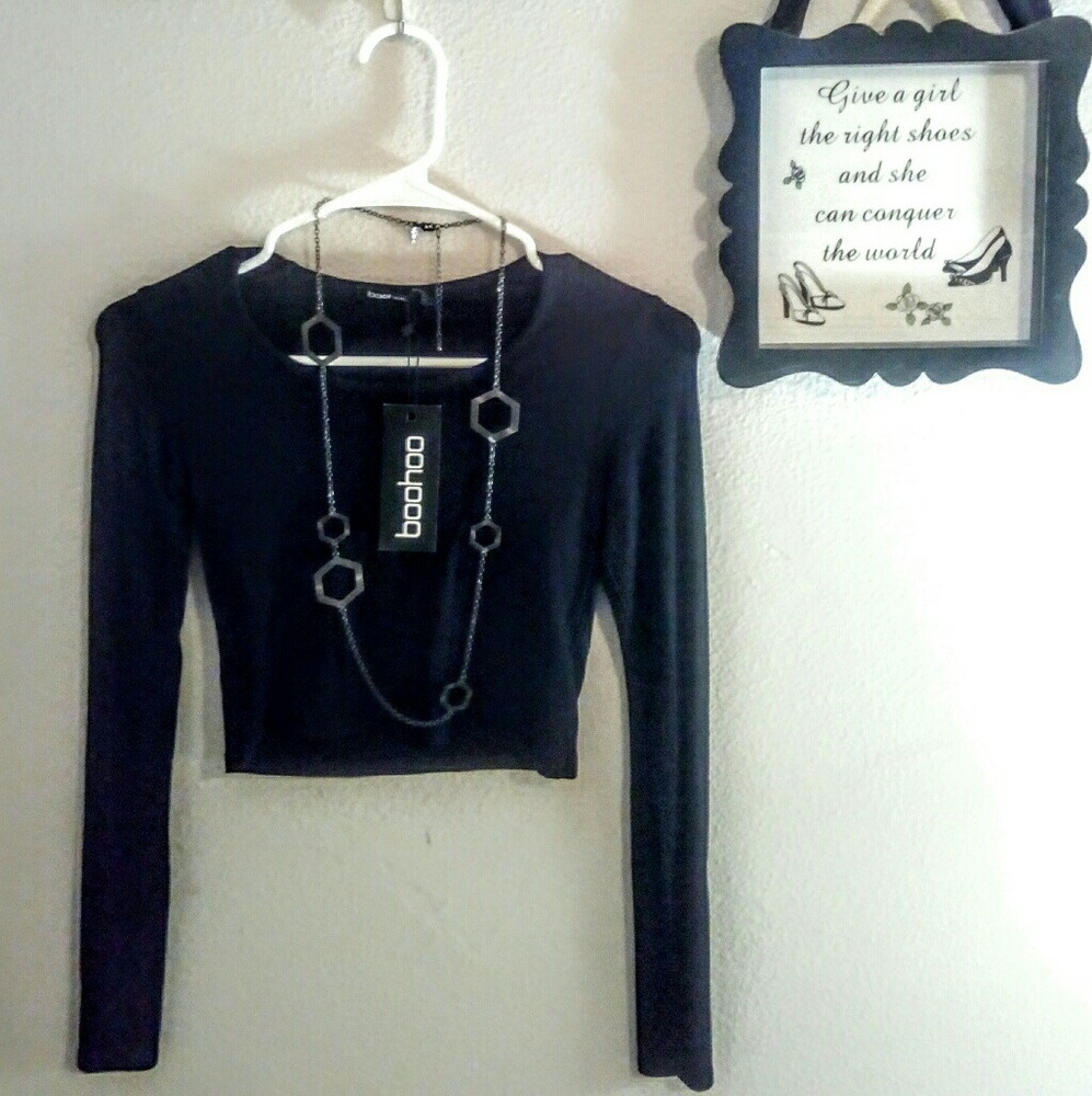NWT/ boohoo/Sasha Black Long sleeve crop top